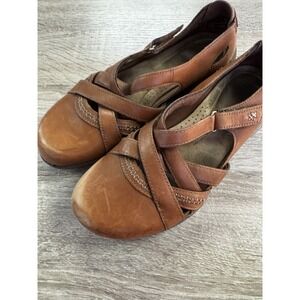 Clarks Collection Womens 7.5 Brown Leather Casual Flats Strap Up Shoes SB22